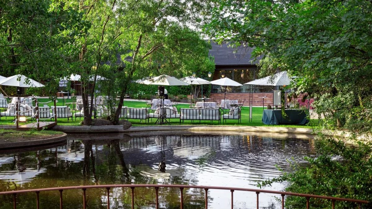 Jardines y lago de La Cañada de Mónico